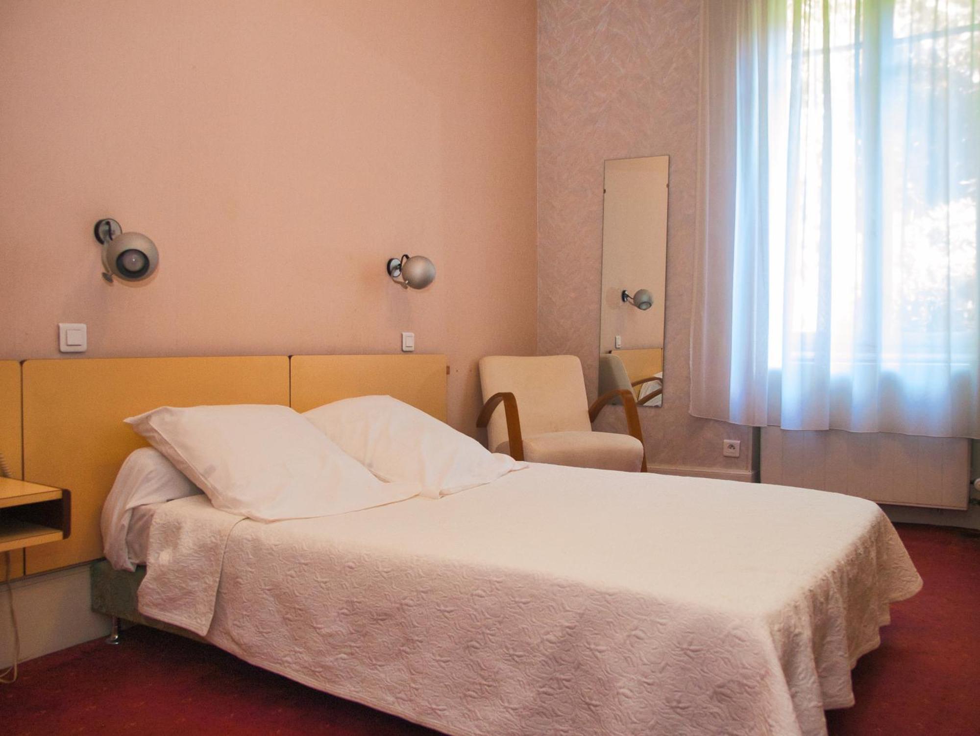 Hotel De Paris Châtel-Guyon Екстериор снимка